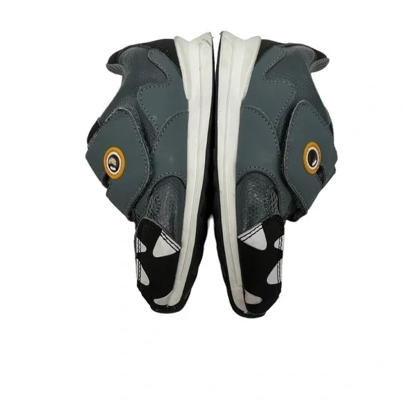 Cat & Jack Gray Shark Hook And Loop Sneakers Size 12 Toddler Boy's - Picture 7 of 9